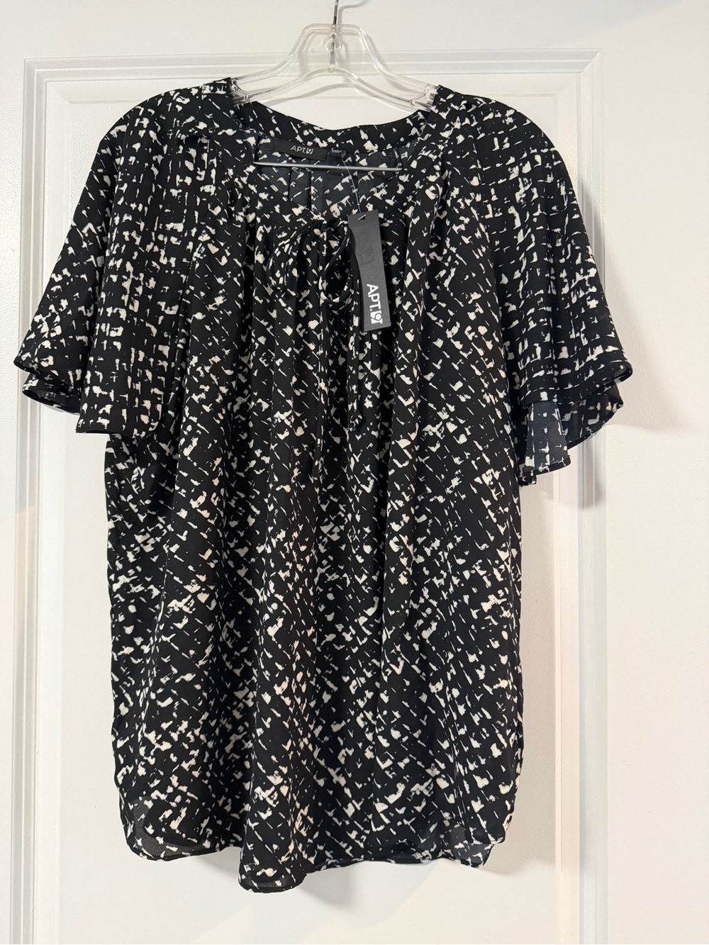 NWT Apt. 9 Black and White Abstract Print Flutter-Sleeve Blouse